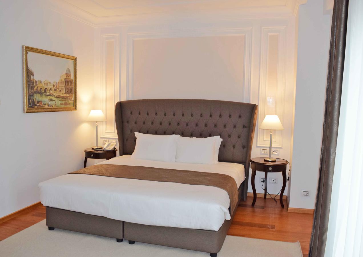 Xheko Imperial Luxury Hotel & Spa Tirana Exterior foto A bedroom at the hotel