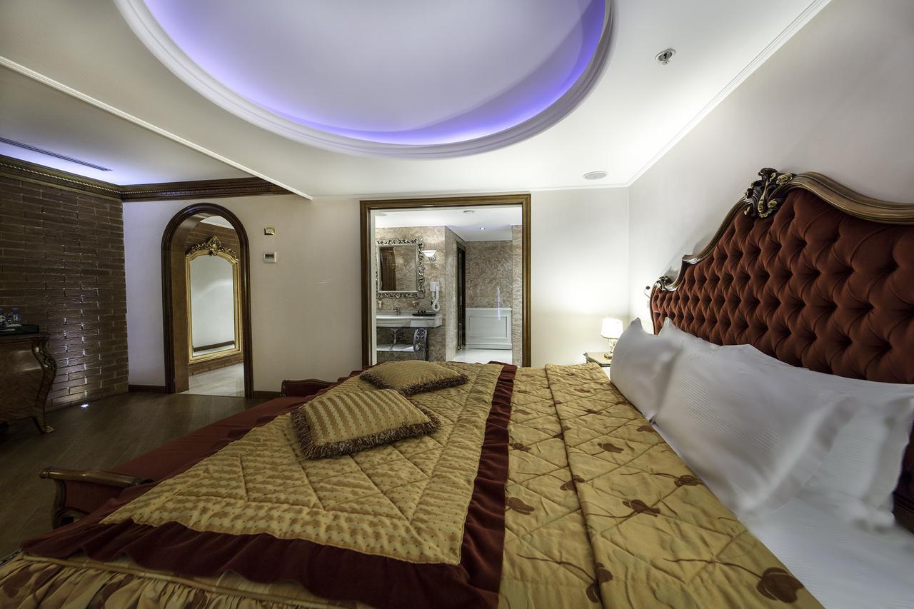 Xheko Imperial Luxury Hotel & Spa Tirana Exterior foto A room at the hotel
